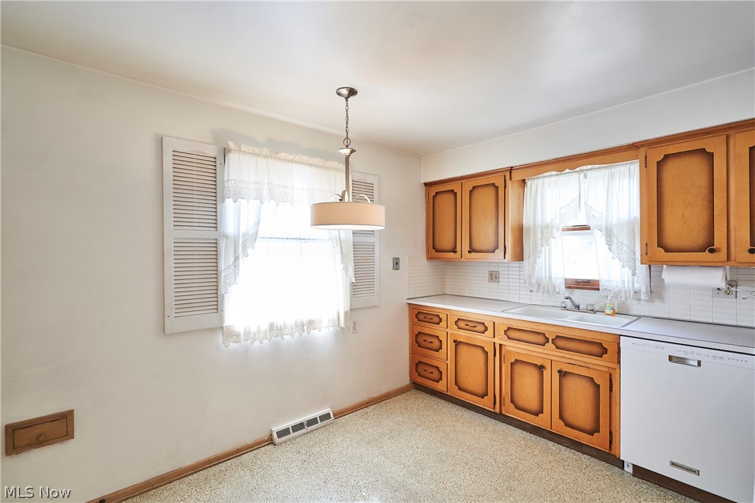 29581 Robert Street Property Photo 3