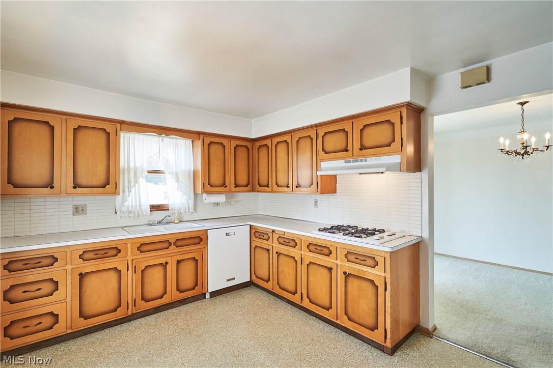 29581 Robert Street Property Photo 6