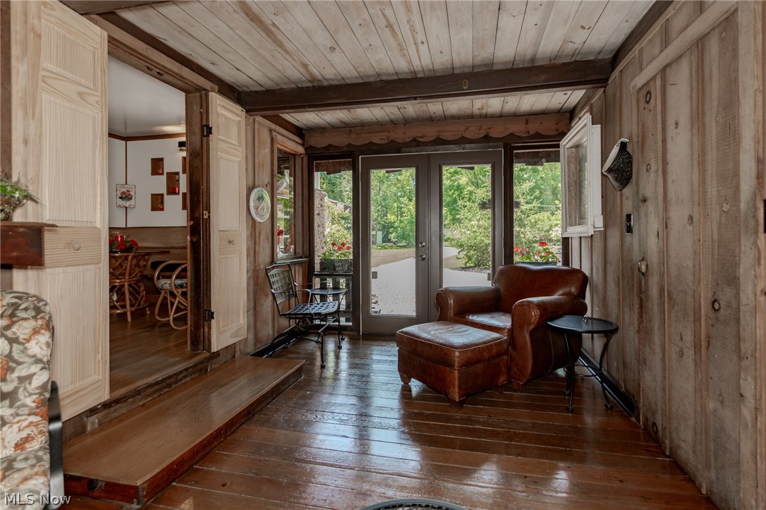 37075 Skyline Drive Property Photo 3