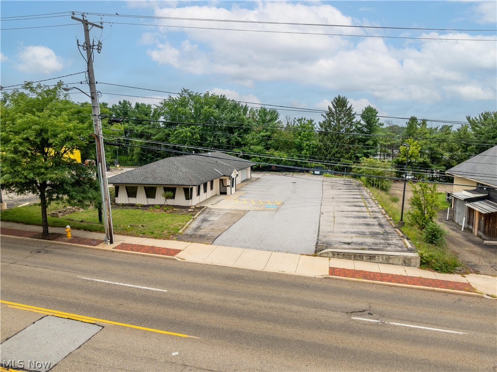 1235 E Tallmadge Avenue Property Photo 3