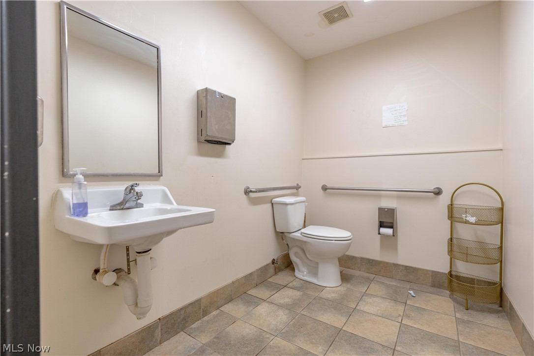 1235 E Tallmadge Avenue Property Photo 19