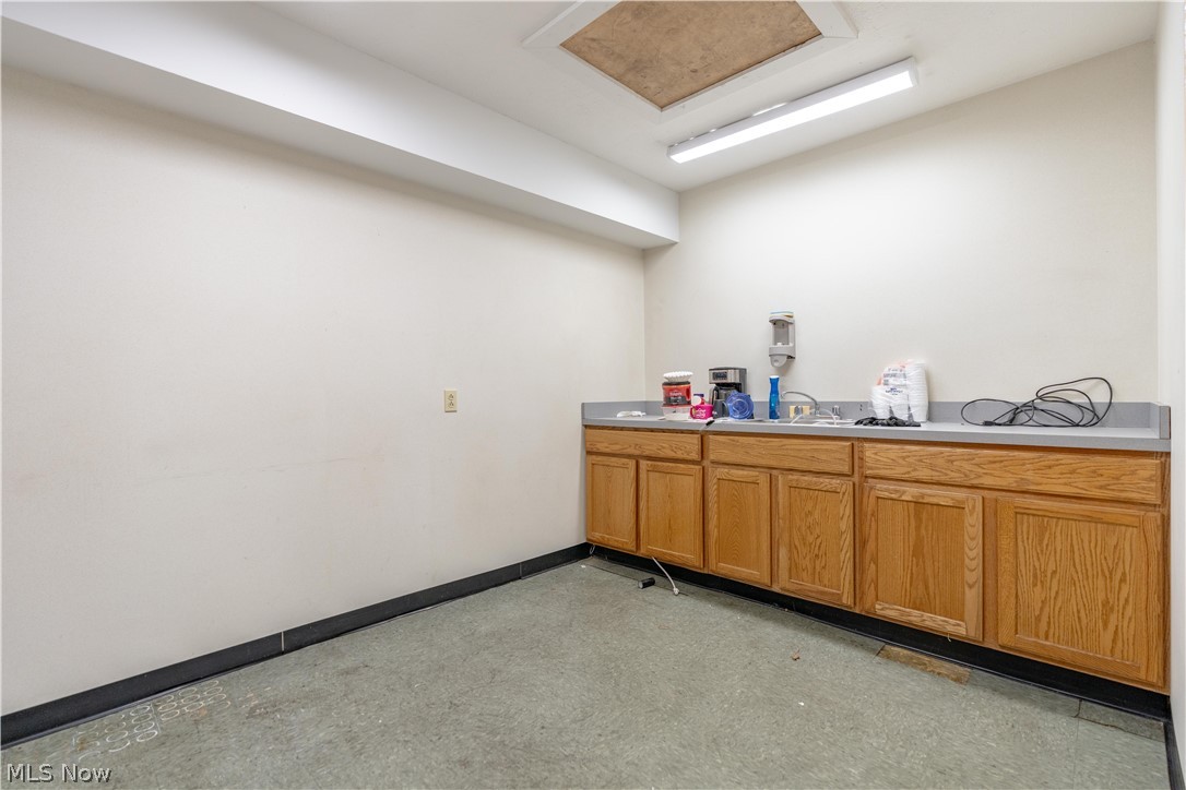 1235 E Tallmadge Avenue Property Photo 26