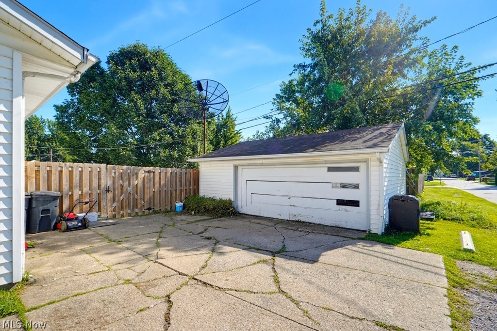1295 Mohegan Trail Property Photo 3