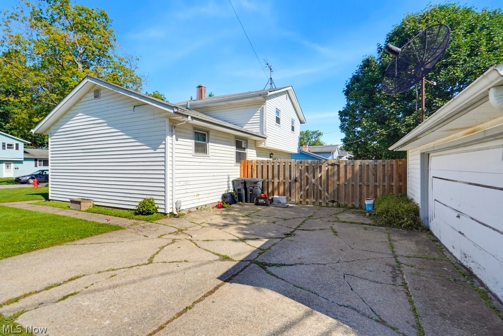 1295 Mohegan Trail Property Photo 4