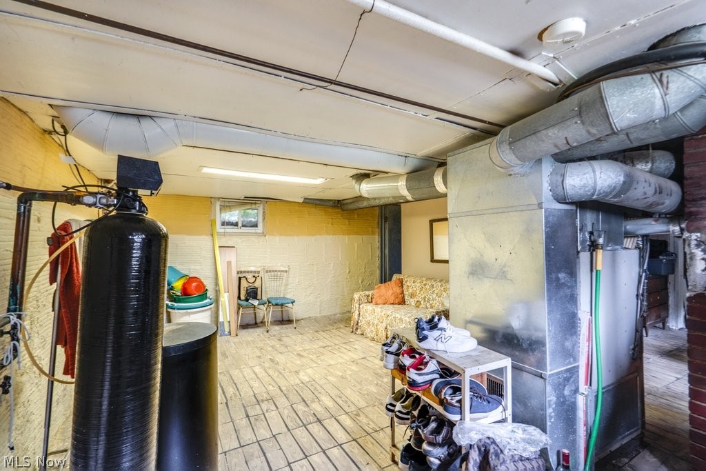 219 Scranton Avenue Property Photo 28