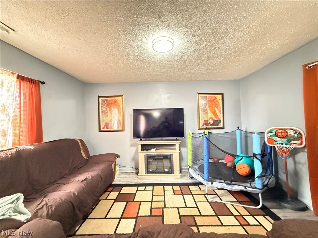 11808 Leeila Avenue Property Photo 3