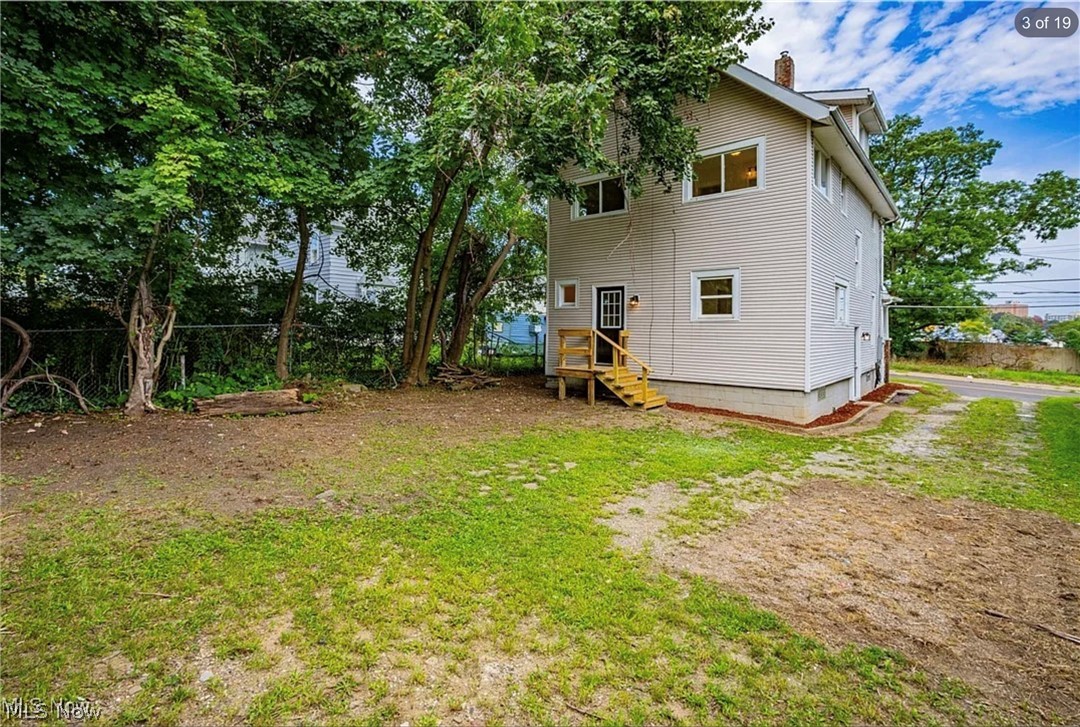 616 Rhodes Avenue Property Photo 3