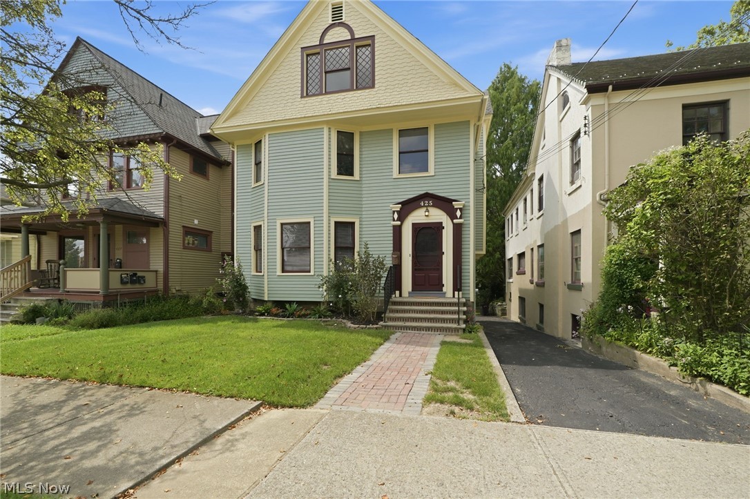 425 West Avenue Property Photo 1
