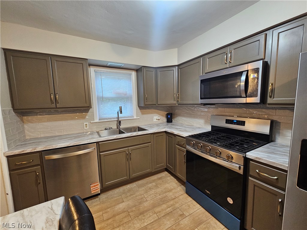 2402 Edgewater Drive Property Photo 6