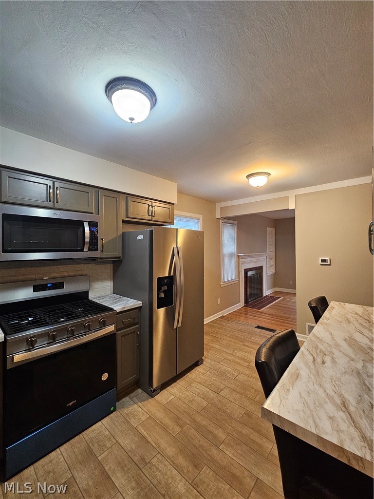 2402 Edgewater Drive Property Photo 8