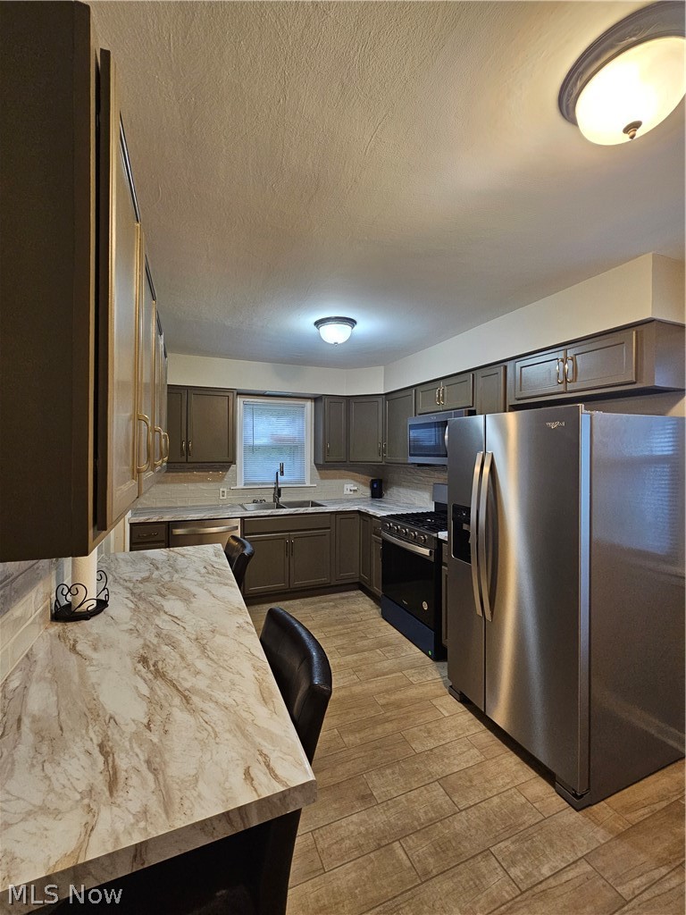 2402 Edgewater Drive Property Photo 9