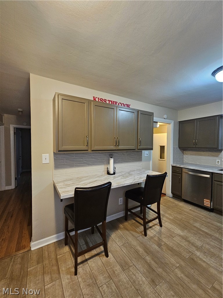 2402 Edgewater Drive Property Photo 10