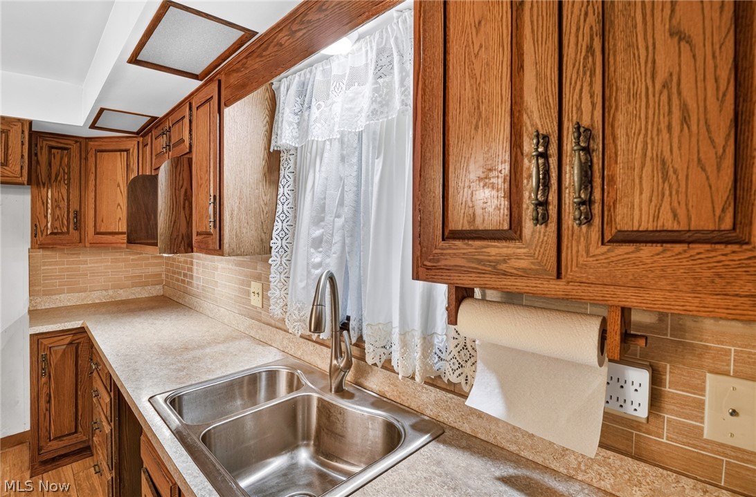 2196 Renwick Drive Property Photo 8