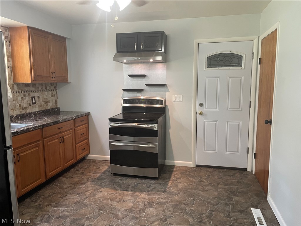 6490 Willow Way Property Photo 3