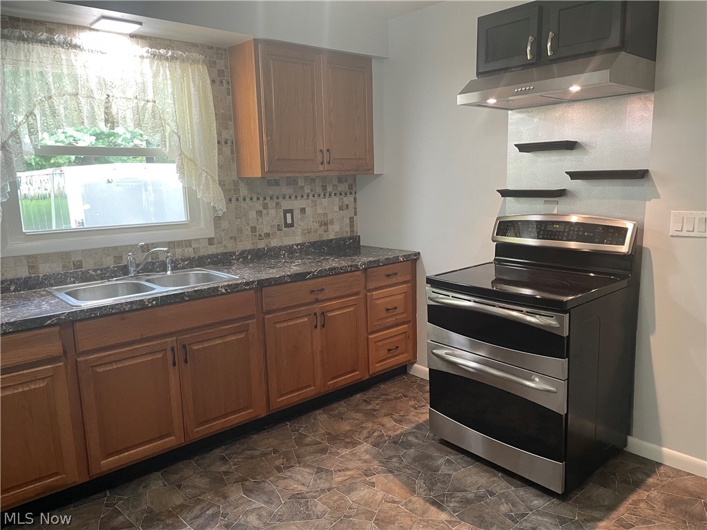 6490 Willow Way Property Photo 4