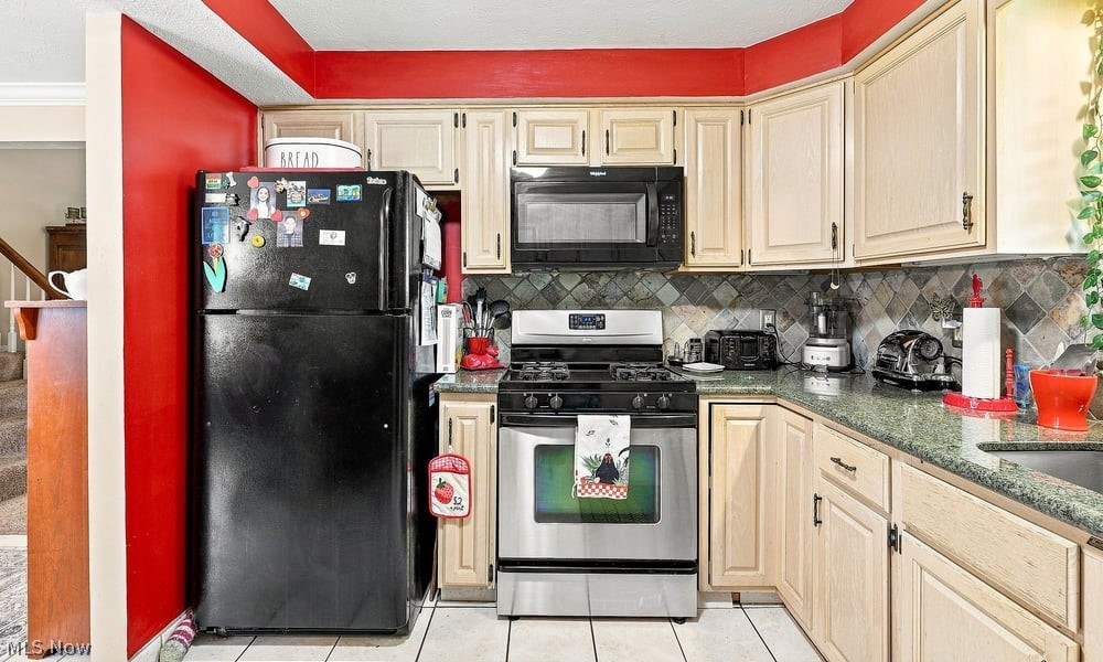28520 Spruce Drive Property Photo 6
