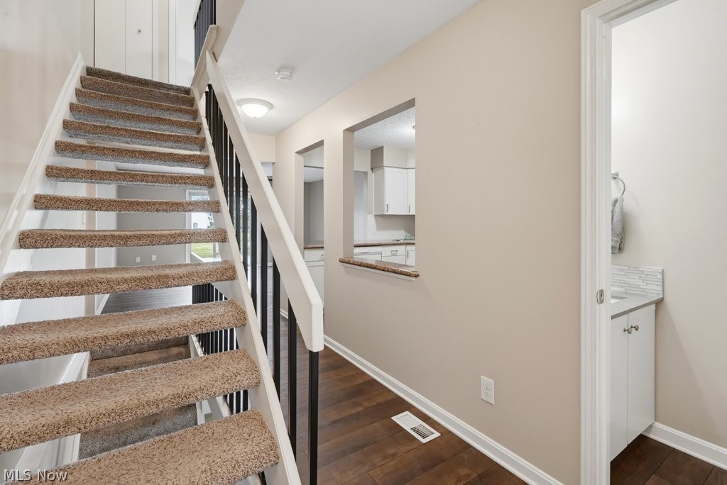 1203 Canyon View Road Property Photo 2