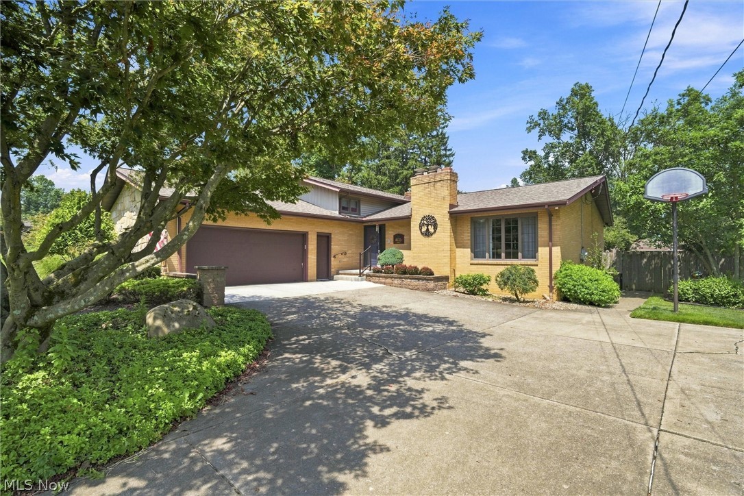 1451 Doncaster Drive Property Photo 2