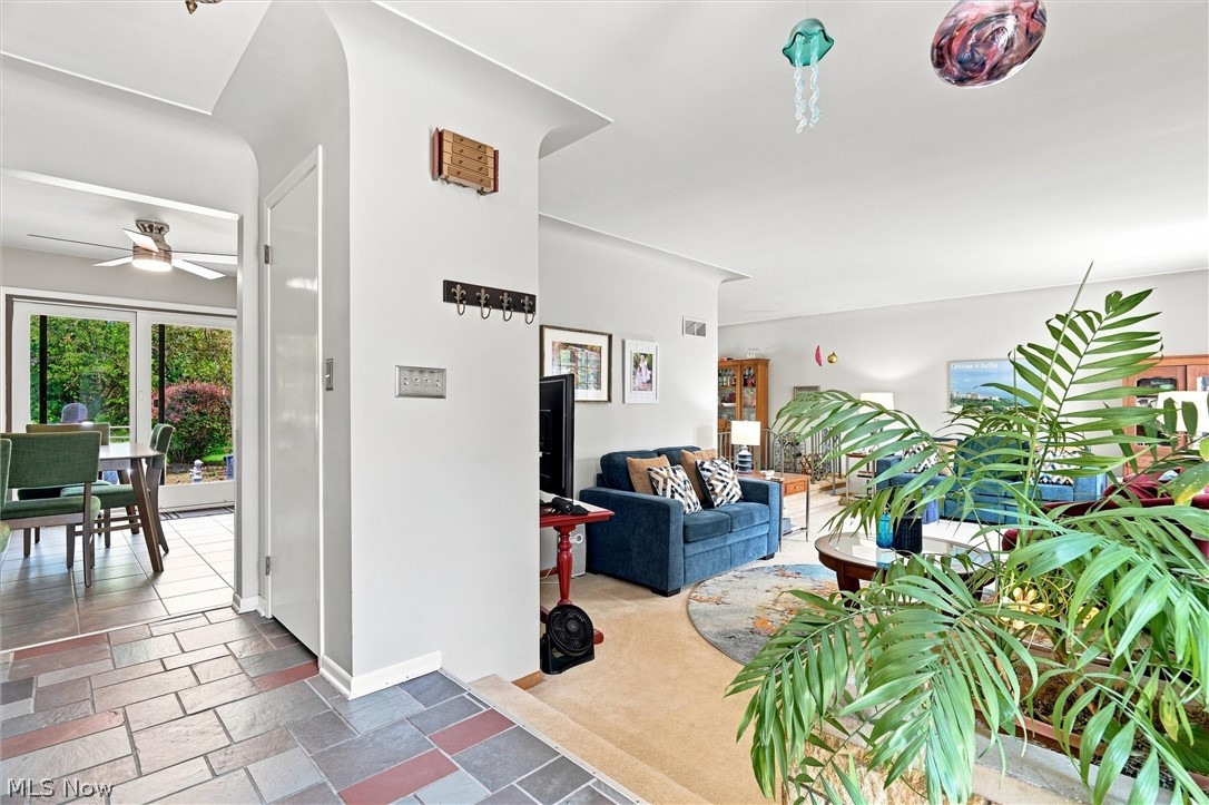 1451 Doncaster Drive Property Photo 3
