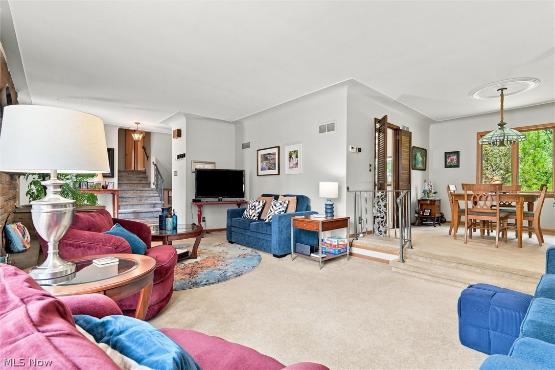 1451 Doncaster Drive Property Photo 5