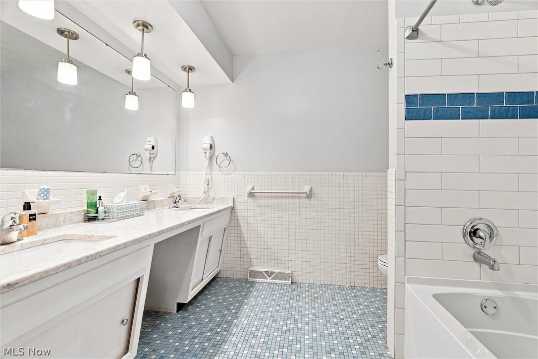 1451 Doncaster Drive Property Photo 14