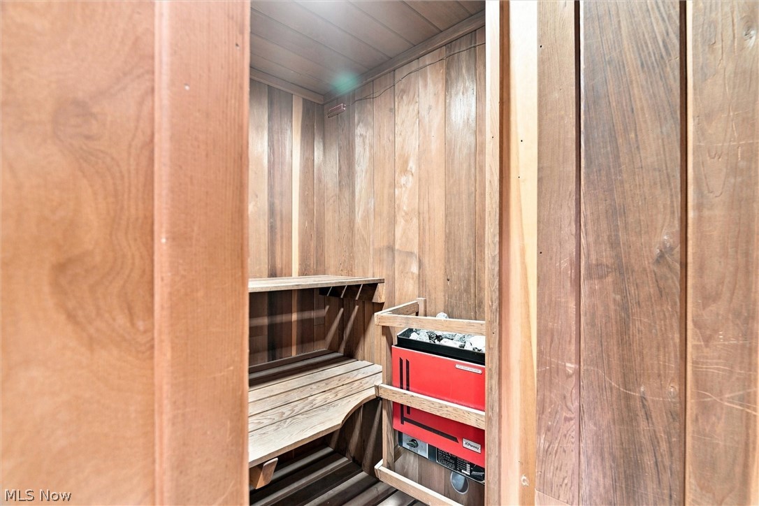 1451 Doncaster Drive Property Photo 25