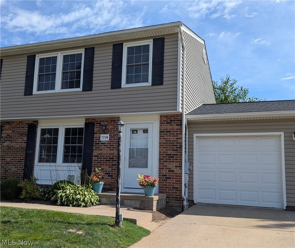 7376 Willow Run Drive Property Photo 1