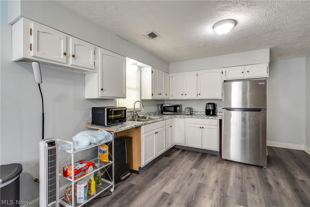 1022 Merton Avenue Property Photo 8