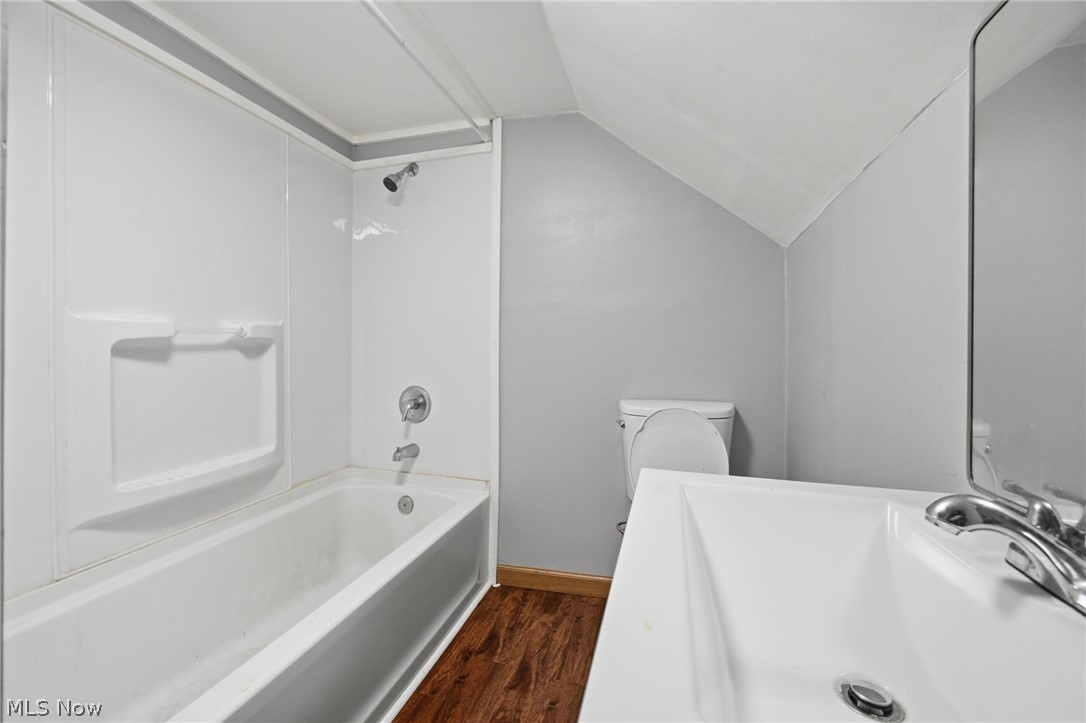 934 Middle Avenue Property Photo 5