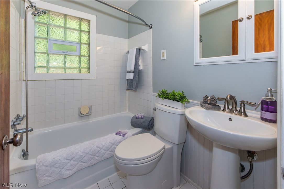 1597 Bond Street Property Photo 21