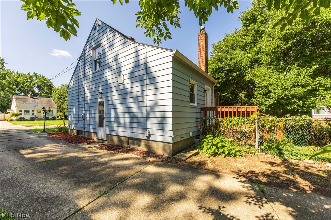 1597 Bond Street Property Photo 34