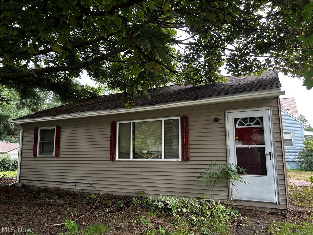 1915 Flint Avenue Property Photo 1