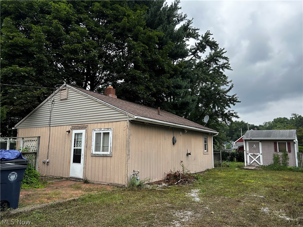 1915 Flint Avenue Property Photo 5