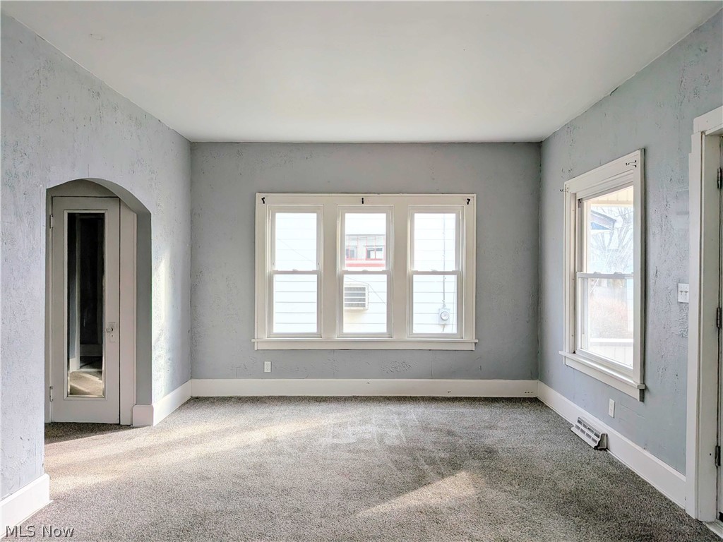 864 10th Street Ne Property Photo 4
