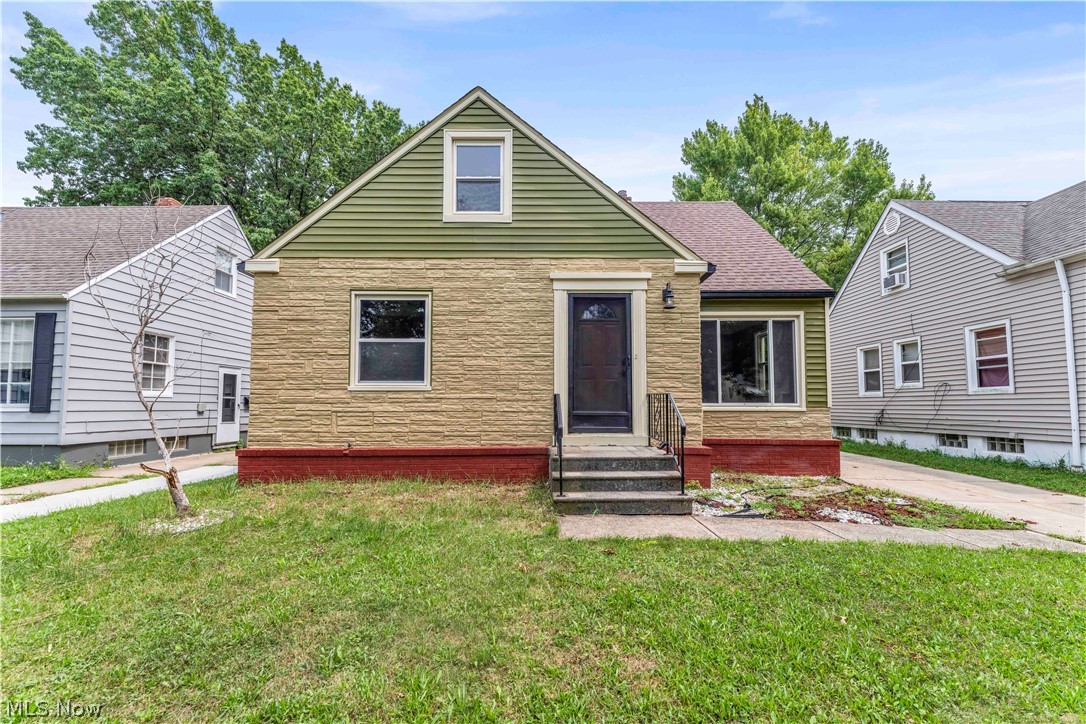 465 E 272 Street Property Photo 1