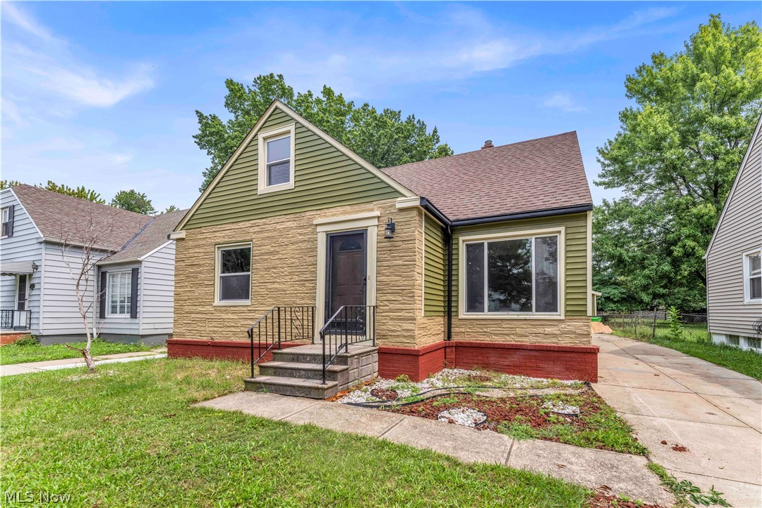 465 E 272 Street Property Photo 2