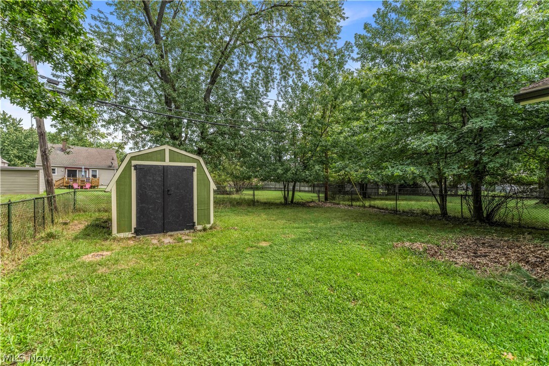 465 E 272 Street Property Photo 4