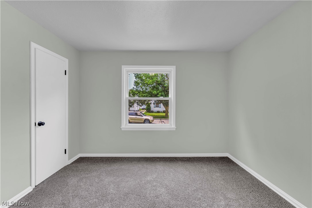 465 E 272 Street Property Photo 11