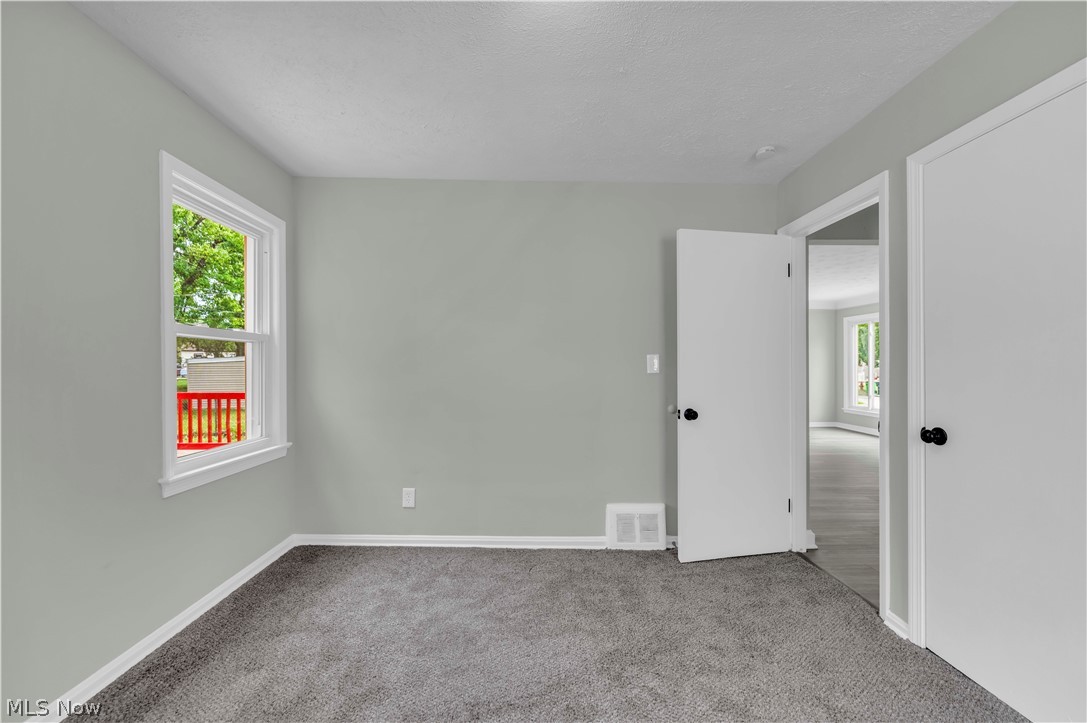 465 E 272 Street Property Photo 16