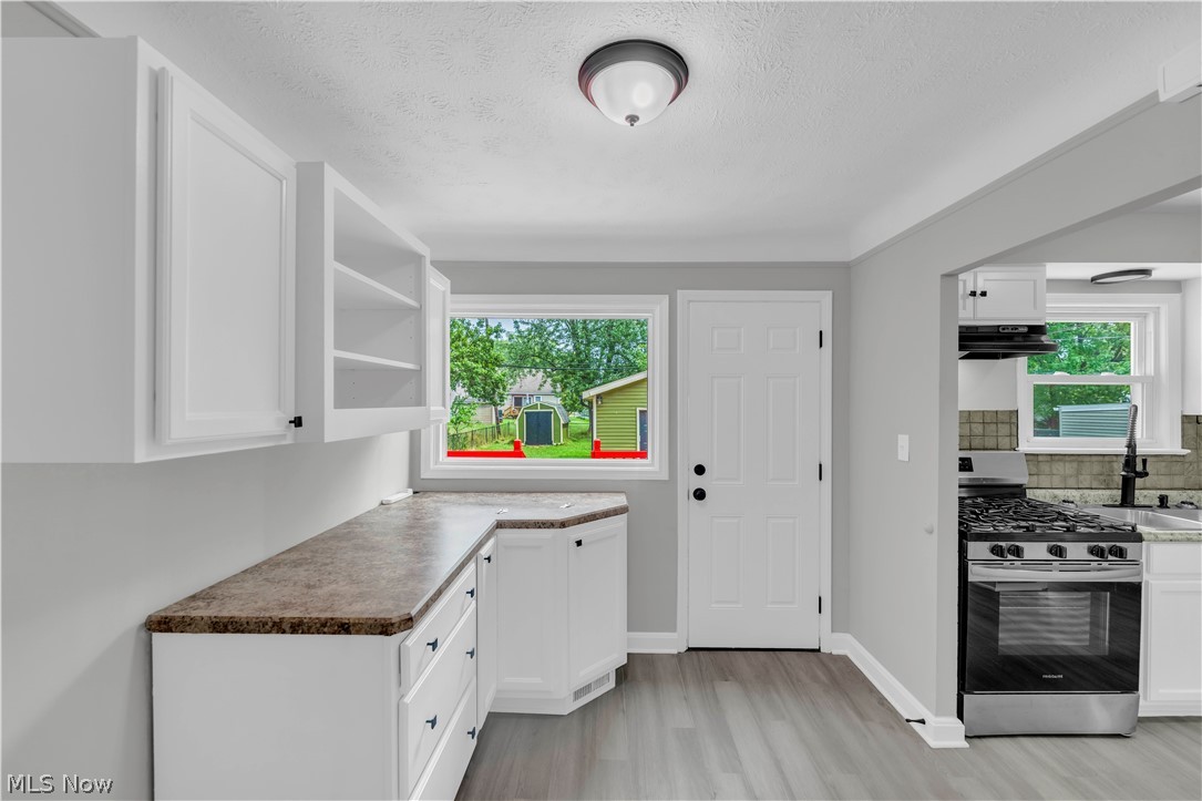 465 E 272 Street Property Photo 17