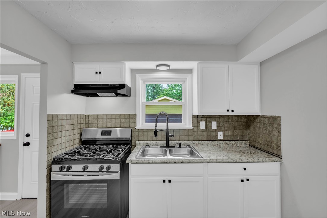 465 E 272 Street Property Photo 21