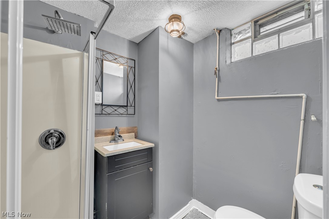 465 E 272 Street Property Photo 28