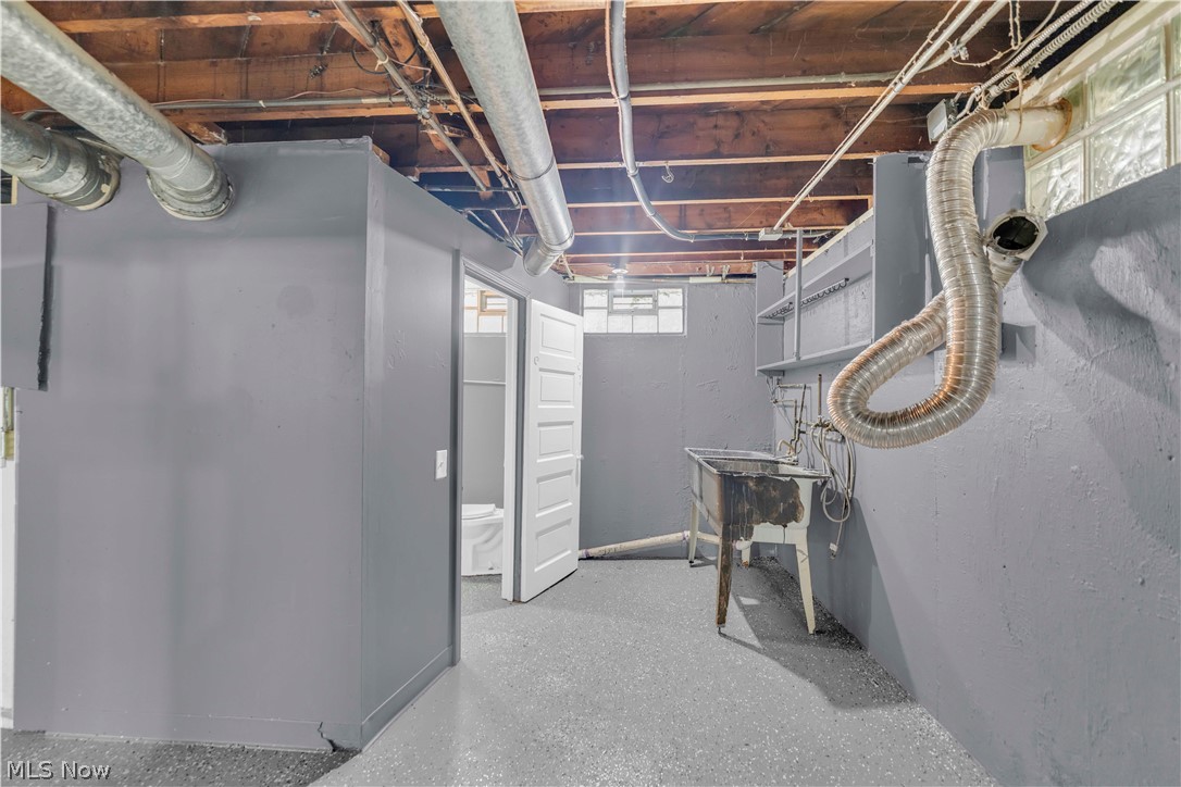 465 E 272 Street Property Photo 29