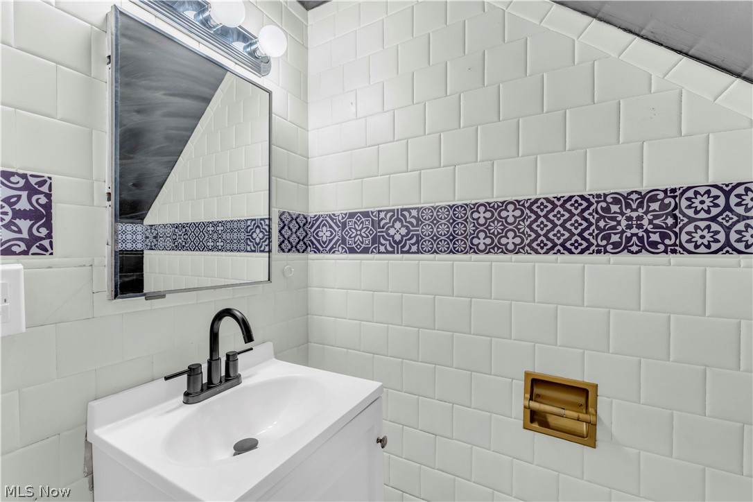 465 E 272 Street Property Photo 35