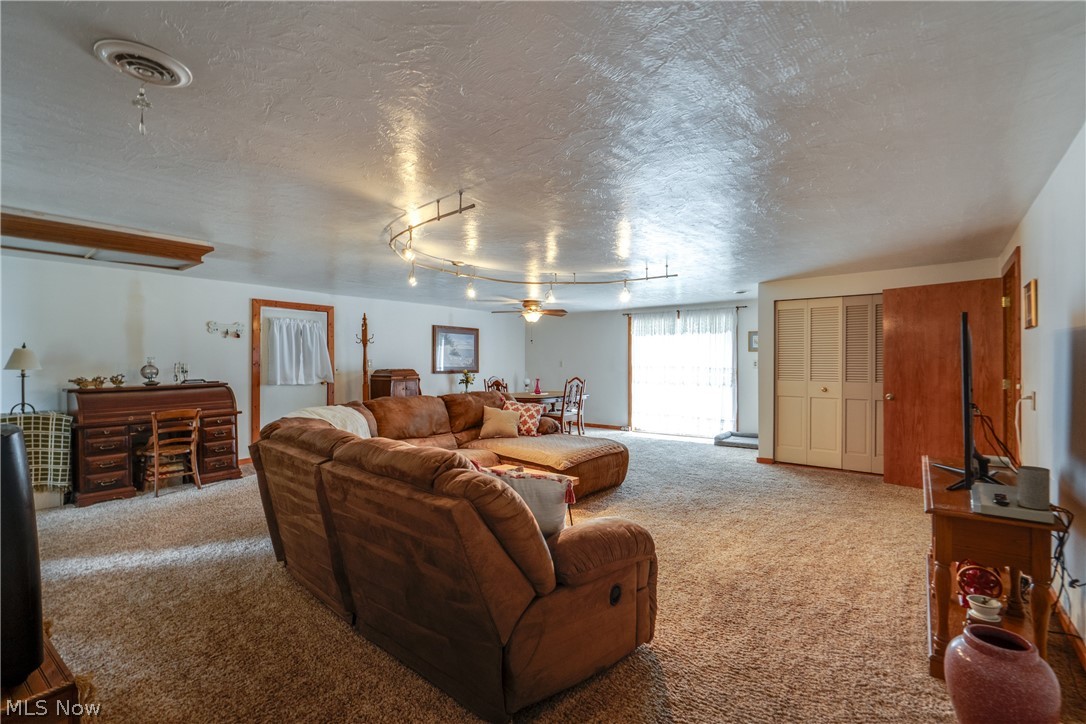 2034 State Street Ne Property Photo 4