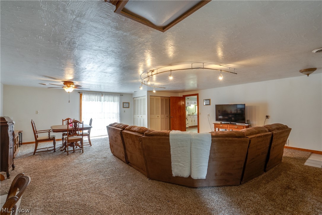 2034 State Street Ne Property Photo 5