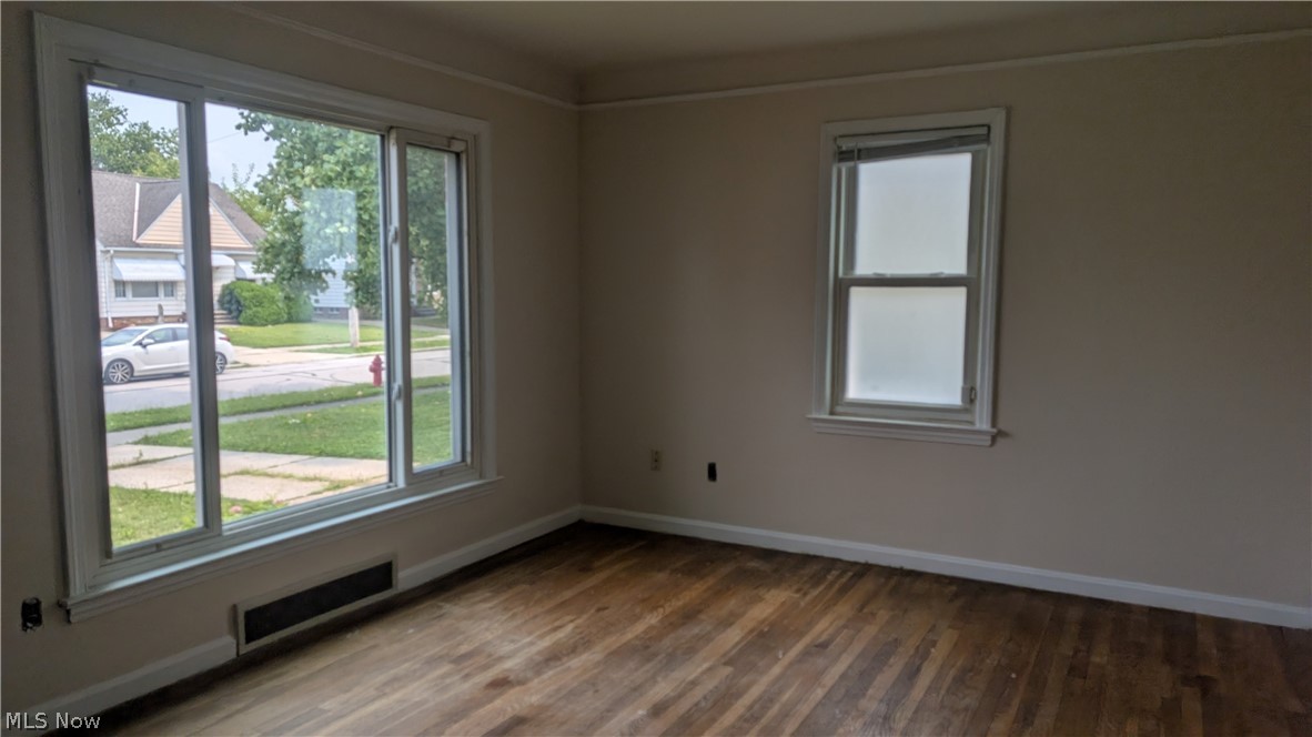270 E 330th Street Property Photo 4