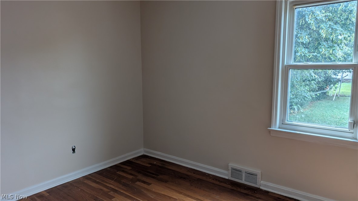 270 E 330th Street Property Photo 5