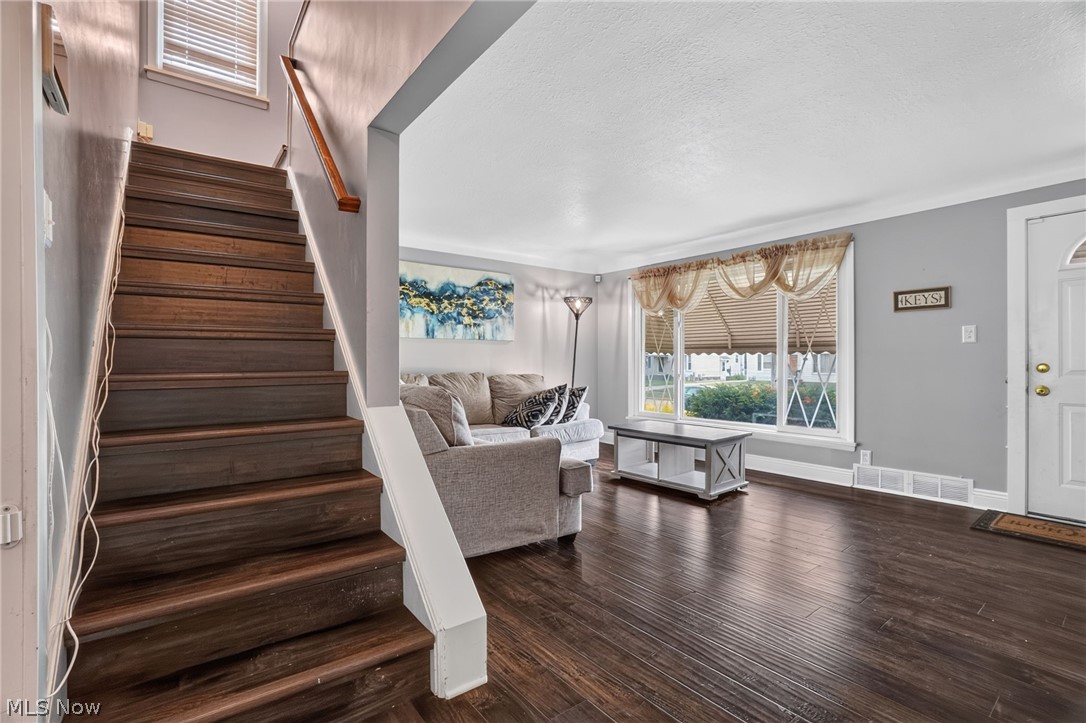 2239 Larchmont Drive Property Photo 8