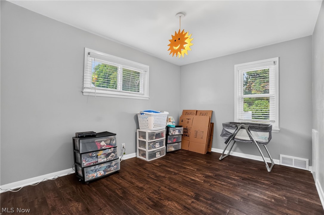 2239 Larchmont Drive Property Photo 14